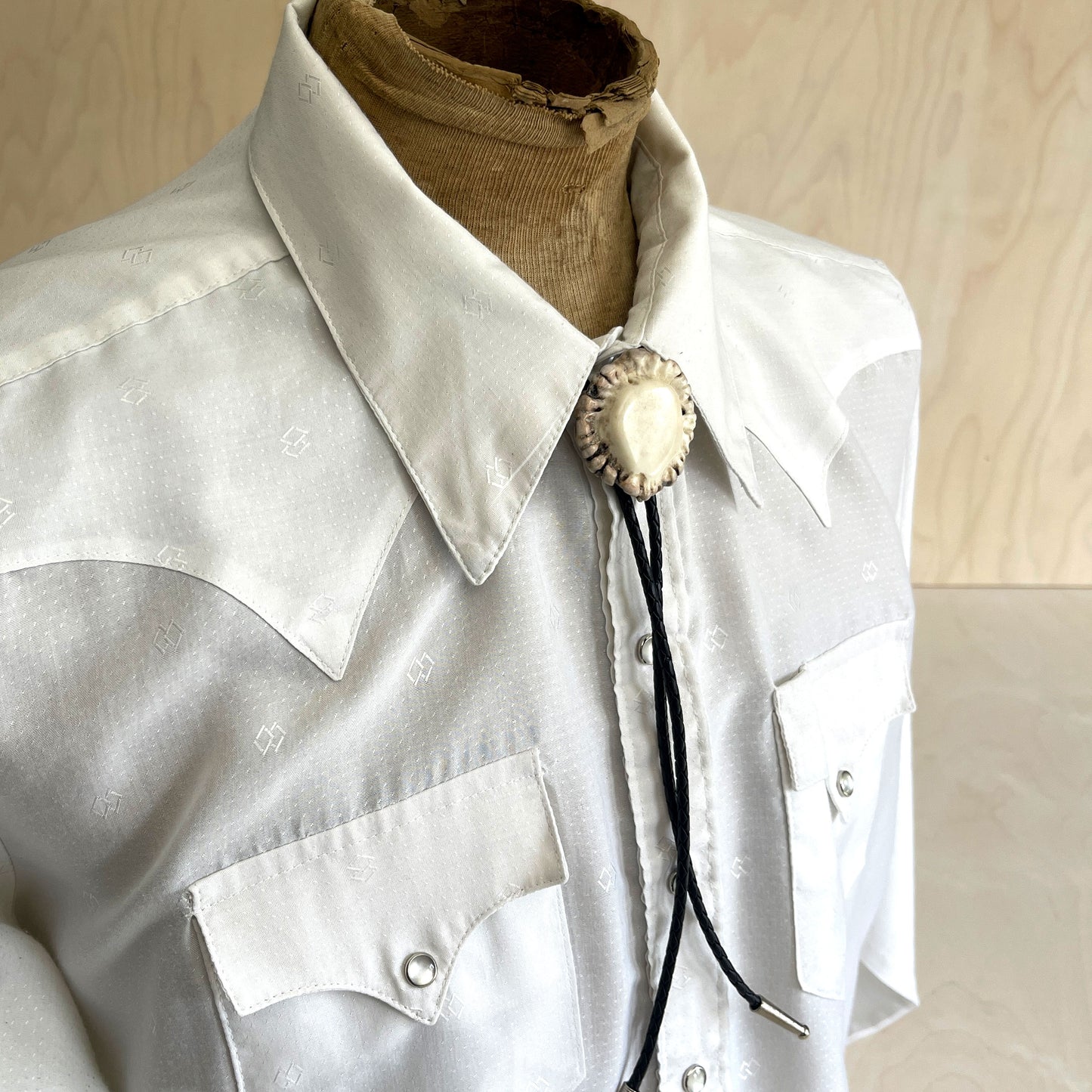 Bolo Tie - Deer Antler Rosette