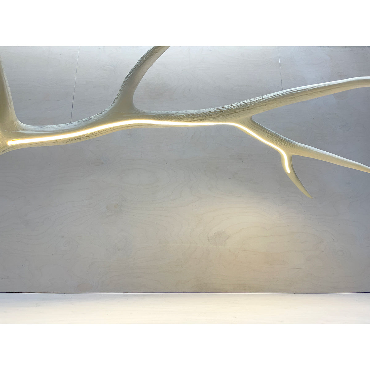 Elk Antler Linear Suspension - White